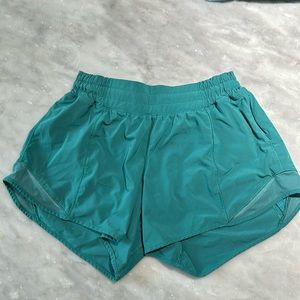 Lululemon Hotty Hot size 6 TEAL LAGOON